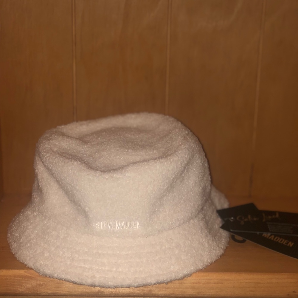 Steve Madden bucket hat
